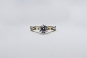 Solitaire type zircon ring