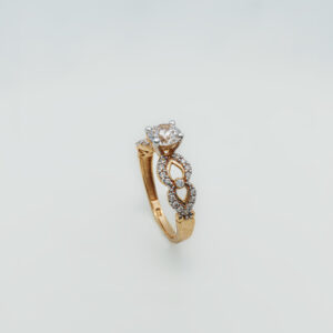 Engagement Style Zircon Ring