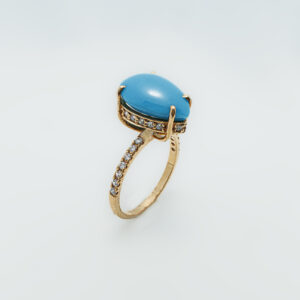Elegant Turquoise Cabochon Ring