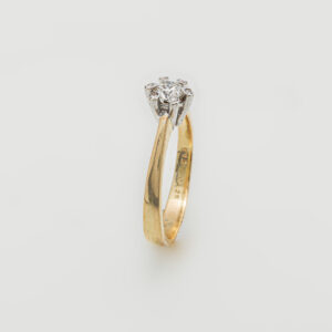 21K Gold Diamond Floral Solitaire Ring