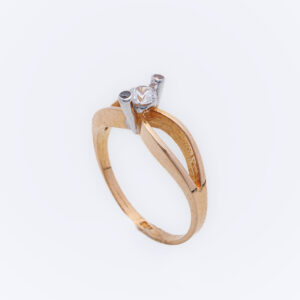 21k Gold Zircon Twist Ring